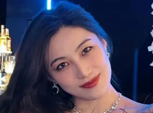 '부자 남성과 결혼하는 법'을 가르치며 큰 인기를 끈 중국의 유명 강사가 세금 탈루 혐의로 15억 원의 벌금을 물을 위기에 처했다.<프리프레스저널 보도 캡처>
